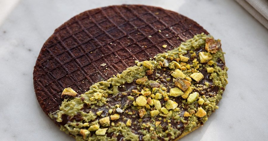 Stroopwafel de chocolate estilo Dubái con pistacho y kataifi